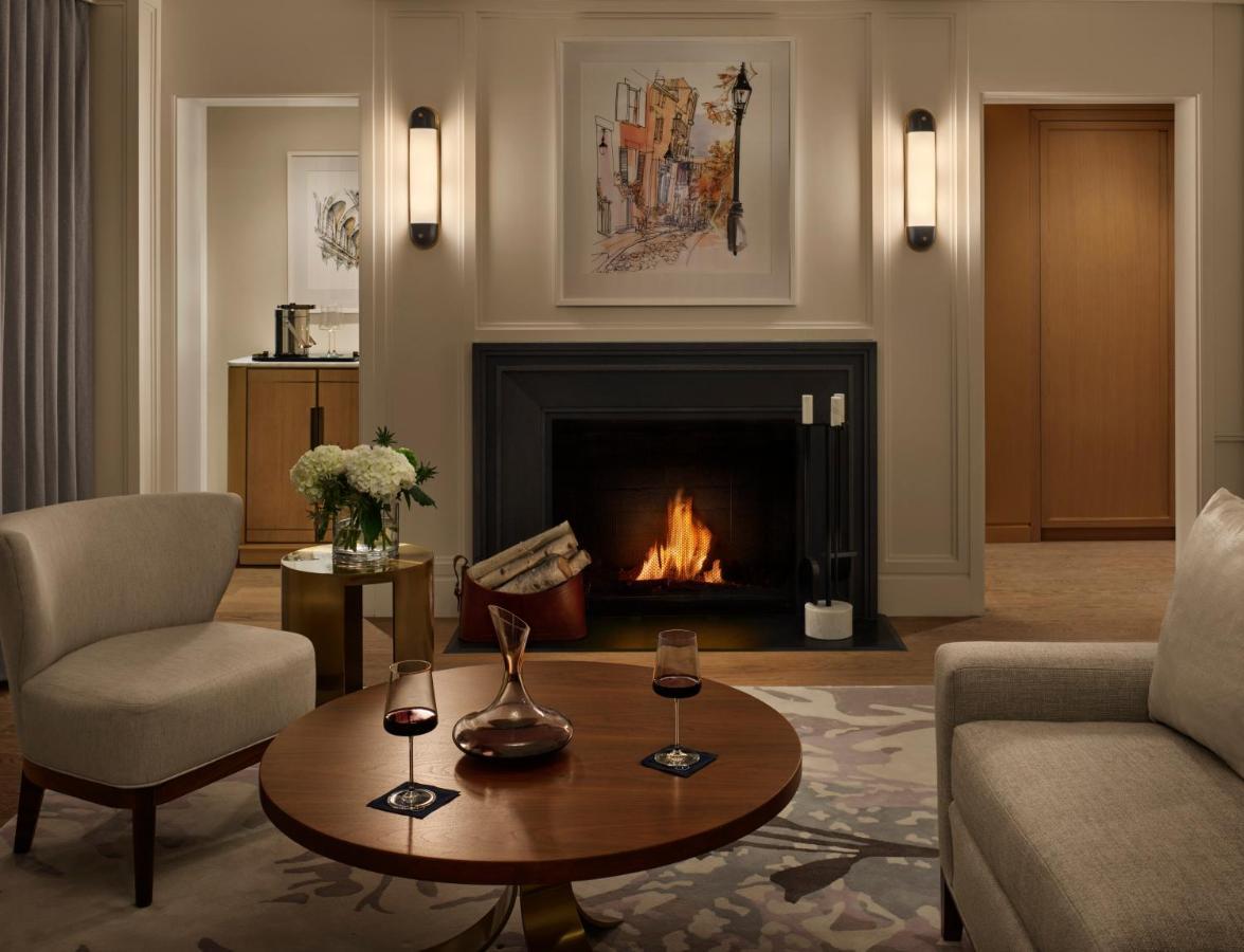 The Newbury Boston Ξενοδοχείο Εξωτερικό φωτογραφία A living room at The Ritz-Carlton, Washington, D.C.