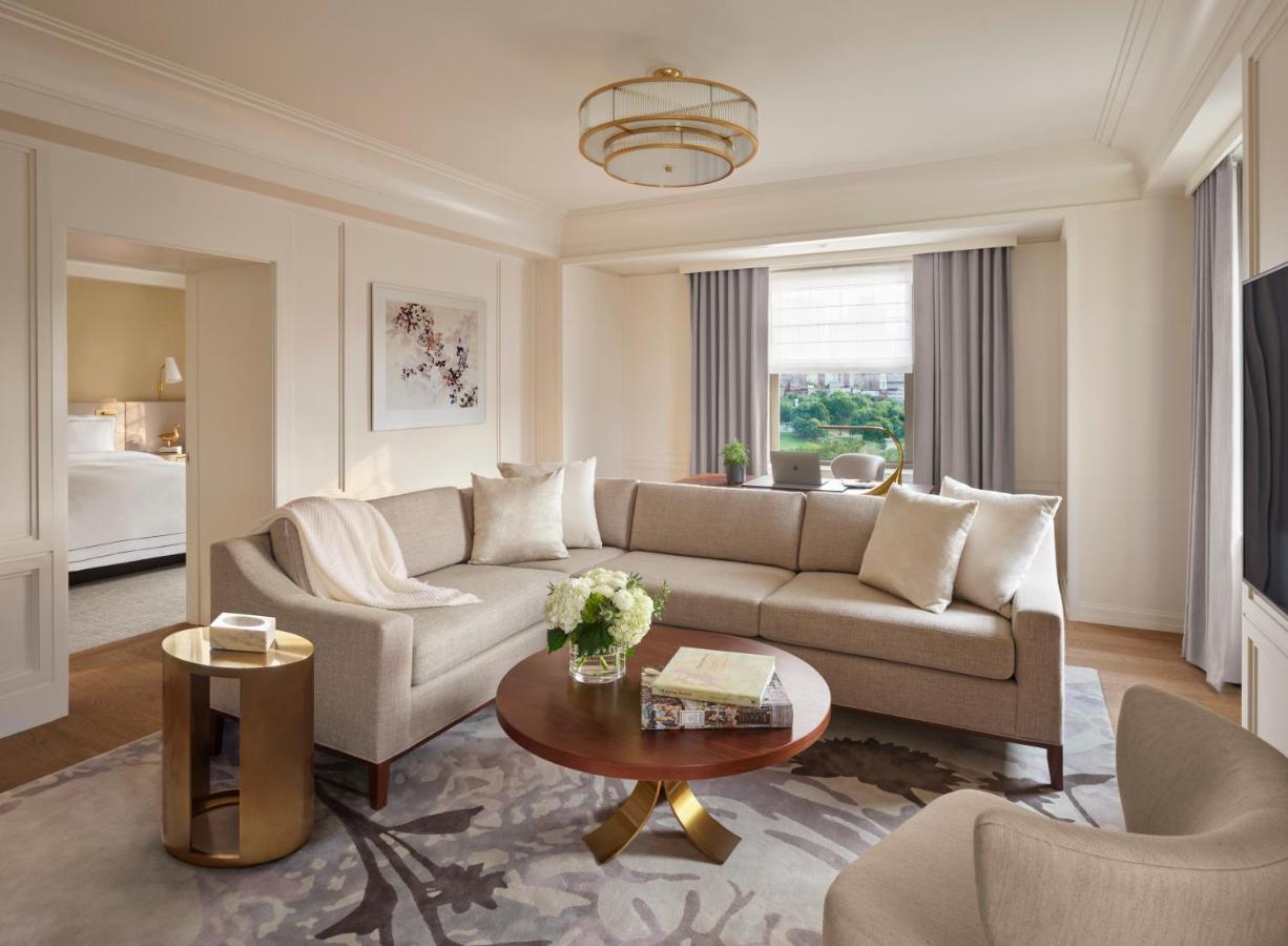 The Newbury Boston Ξενοδοχείο Εξωτερικό φωτογραφία A suite at The Carlyle