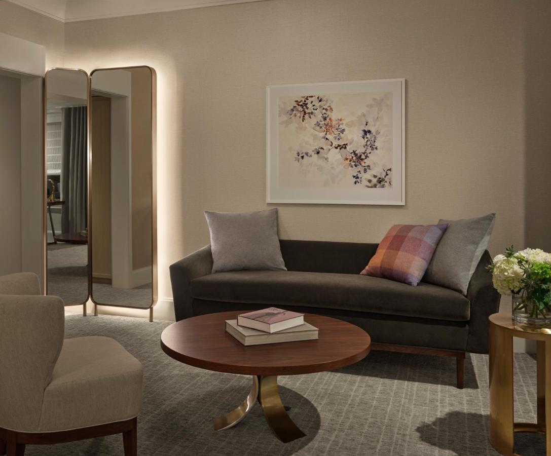 The Newbury Boston Ξενοδοχείο Εξωτερικό φωτογραφία A living room at The London West Hollywood
