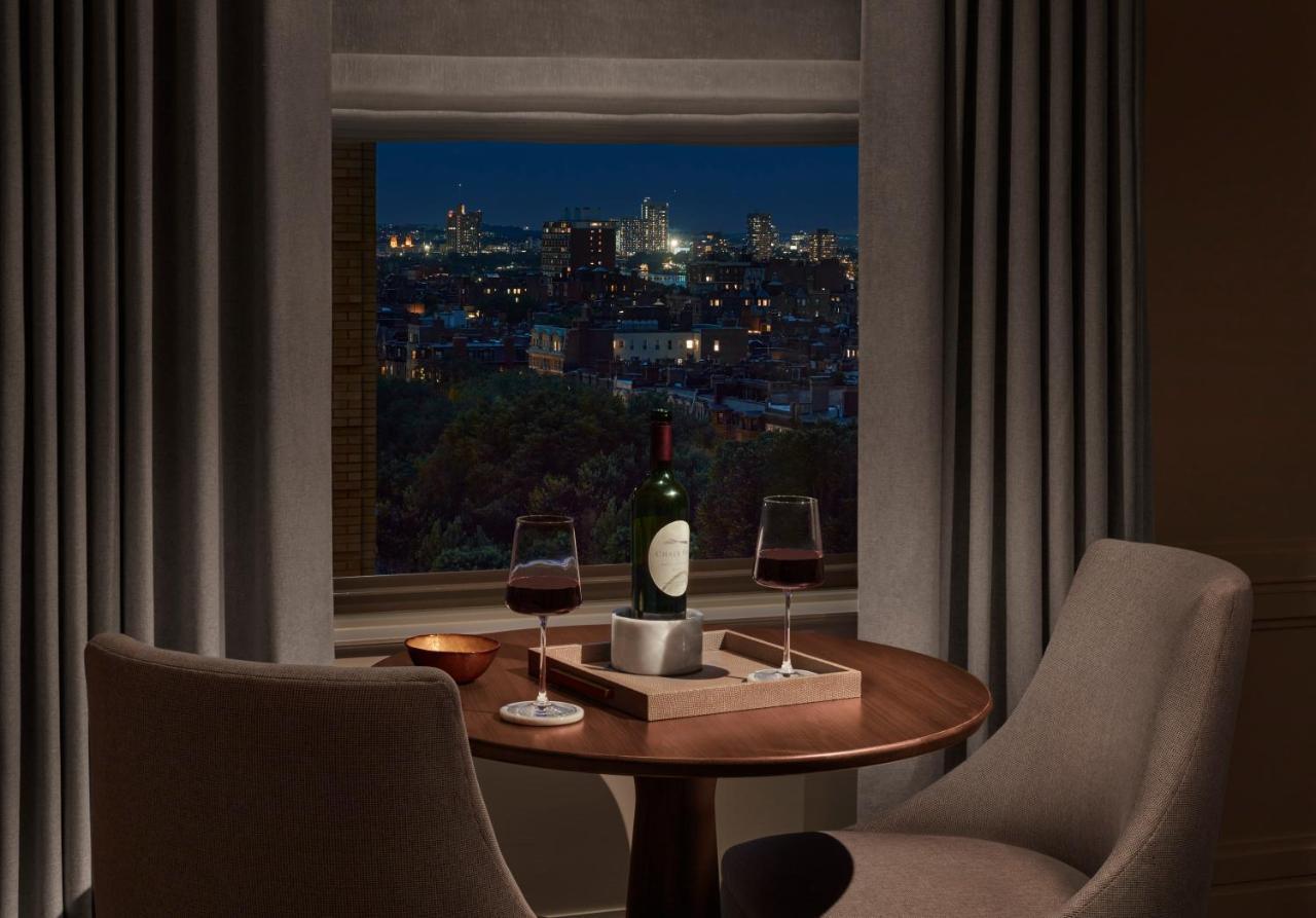 The Newbury Boston Ξενοδοχείο Εξωτερικό φωτογραφία A view of the city from a suite at the hotel