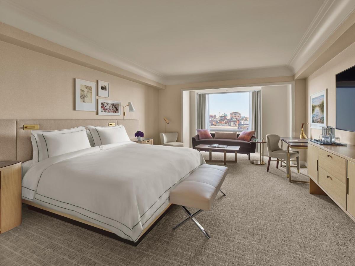 The Newbury Boston Ξενοδοχείο Εξωτερικό φωτογραφία A guest room at the Four Seasons Hotel