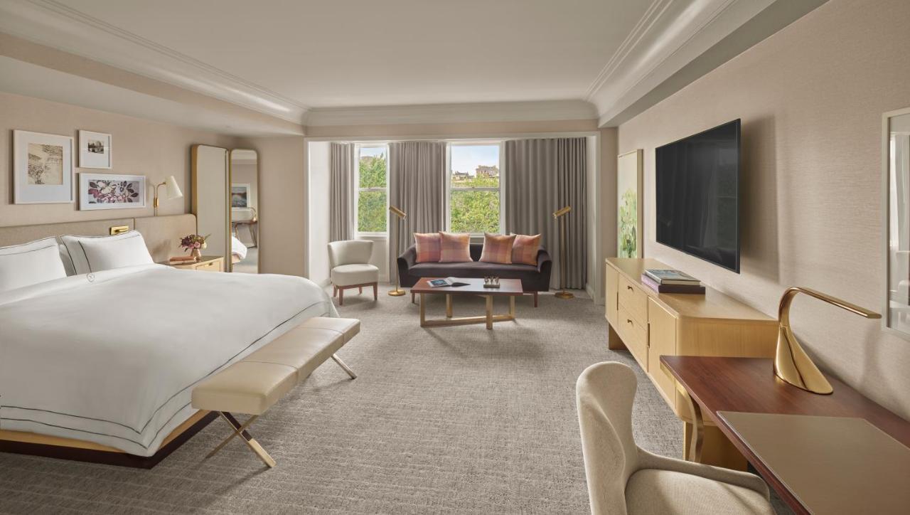 The Newbury Boston Ξενοδοχείο Εξωτερικό φωτογραφία A guest room at The St. Regis Washington, D.C.