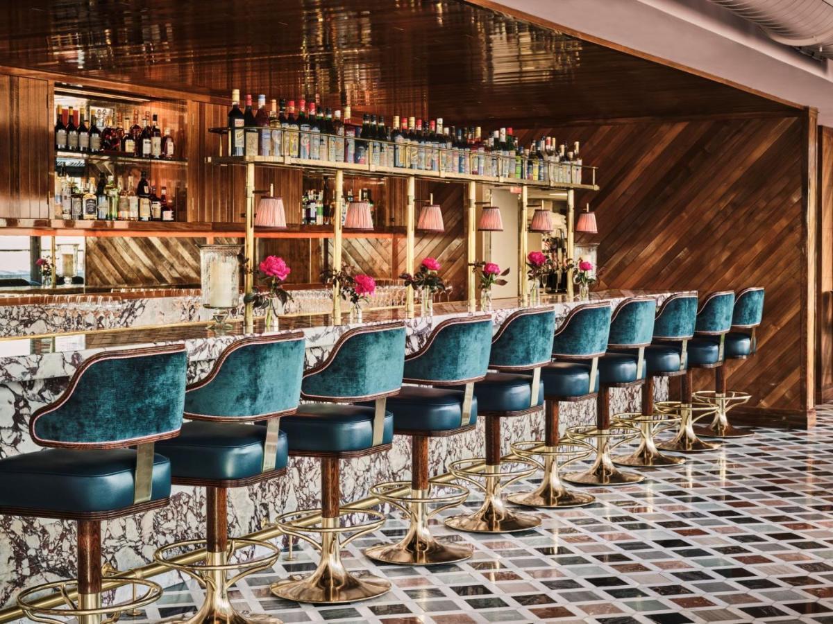 The Newbury Boston Ξενοδοχείο Εξωτερικό φωτογραφία The bar at the 1930s-inspired restaurant