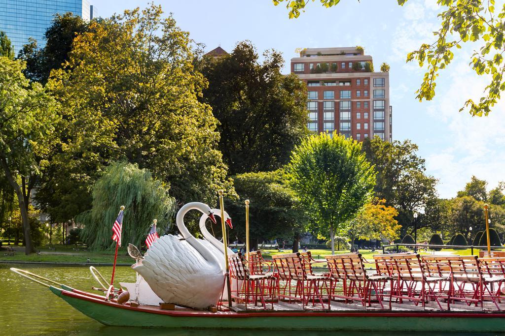 The Newbury Boston Ξενοδοχείο Εξωτερικό φωτογραφία Swan boats at the Public Garden